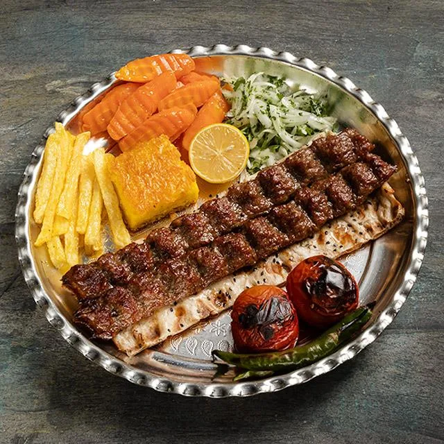 خوراک کباب کوبیده دو سیخ