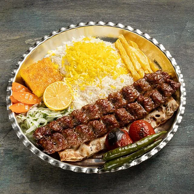 چلو کباب کوبیده معمولی دو سیخ