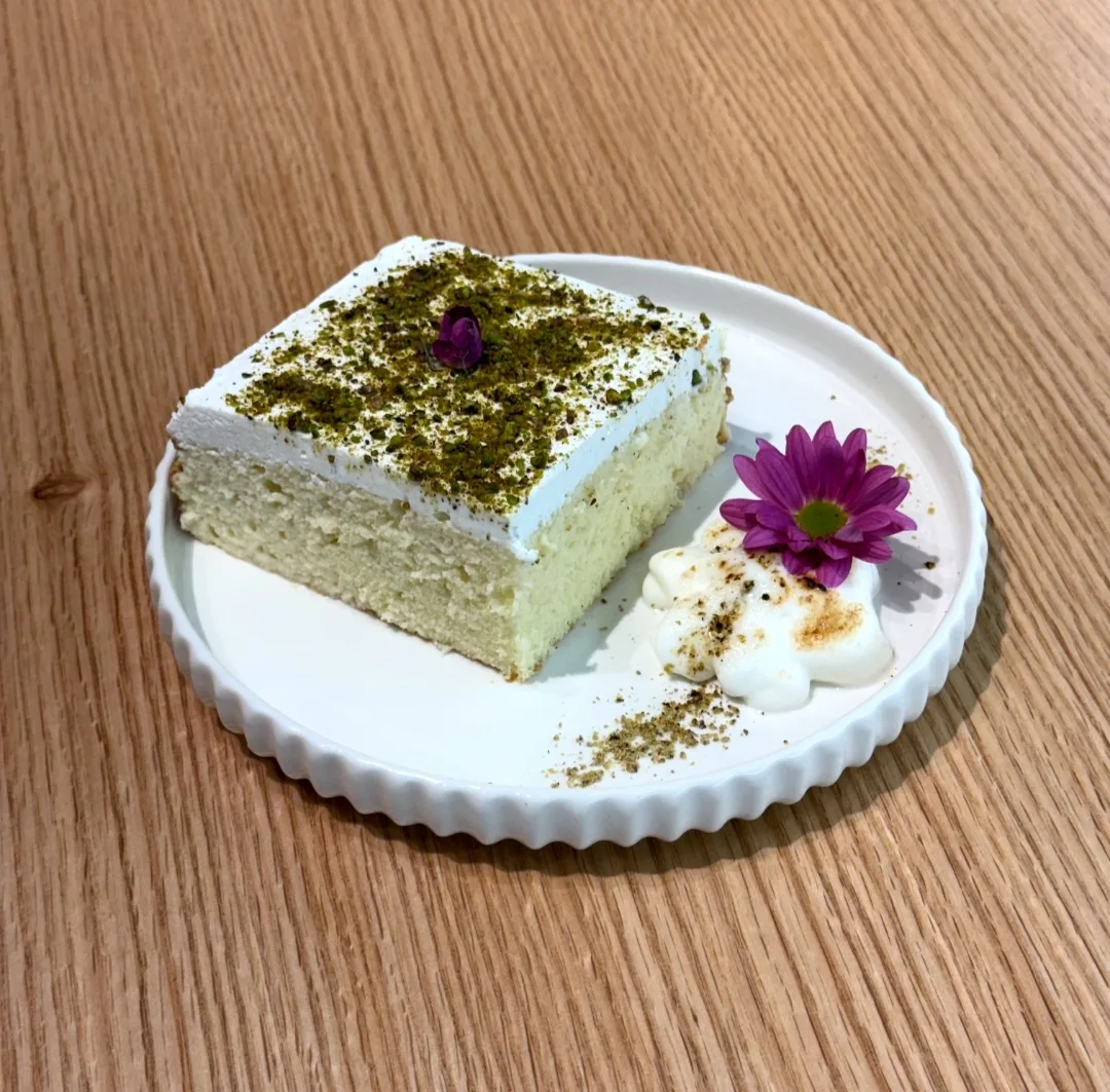کیک سه شیر پسته