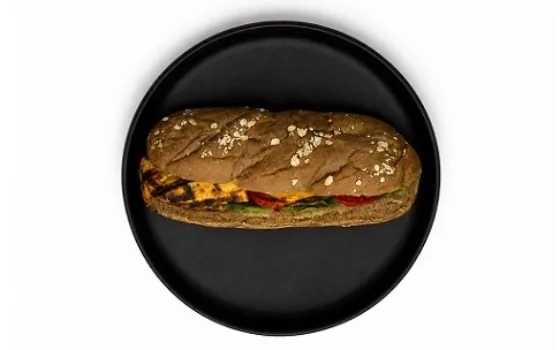 ساندویچ مرغ و ریحان (نان جو )