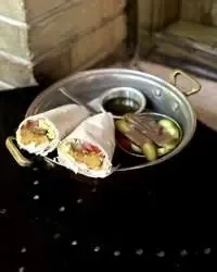رول فلافل با نان لواش