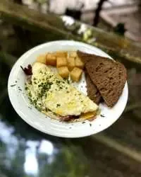 املت ژامبون و پنبر با سیب زمینی
