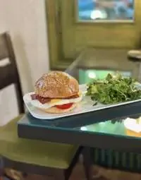 برگر بیکن (حلال) و نیمرو