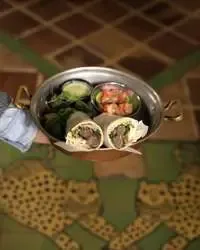 رول لواش با کباب جعفری و ریحان